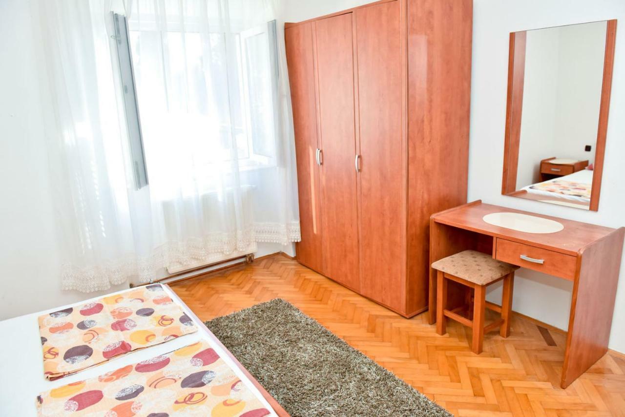 Apartmans And Rooms "Slavica" Novalja Exterior foto